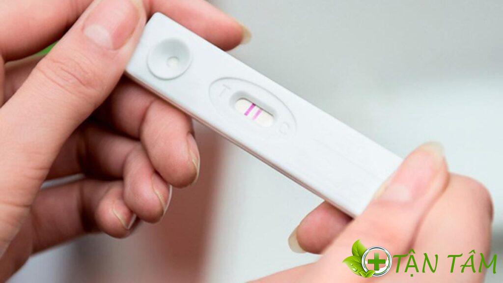 Khoảng 7 đến 10 ngày thì có thể xác định được là có thai hay không khi thử qua que thử thai
