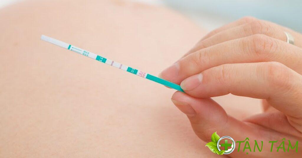 Xét nghiệm nước tiểu là phương pháp thử thai phổ biến tại nhà